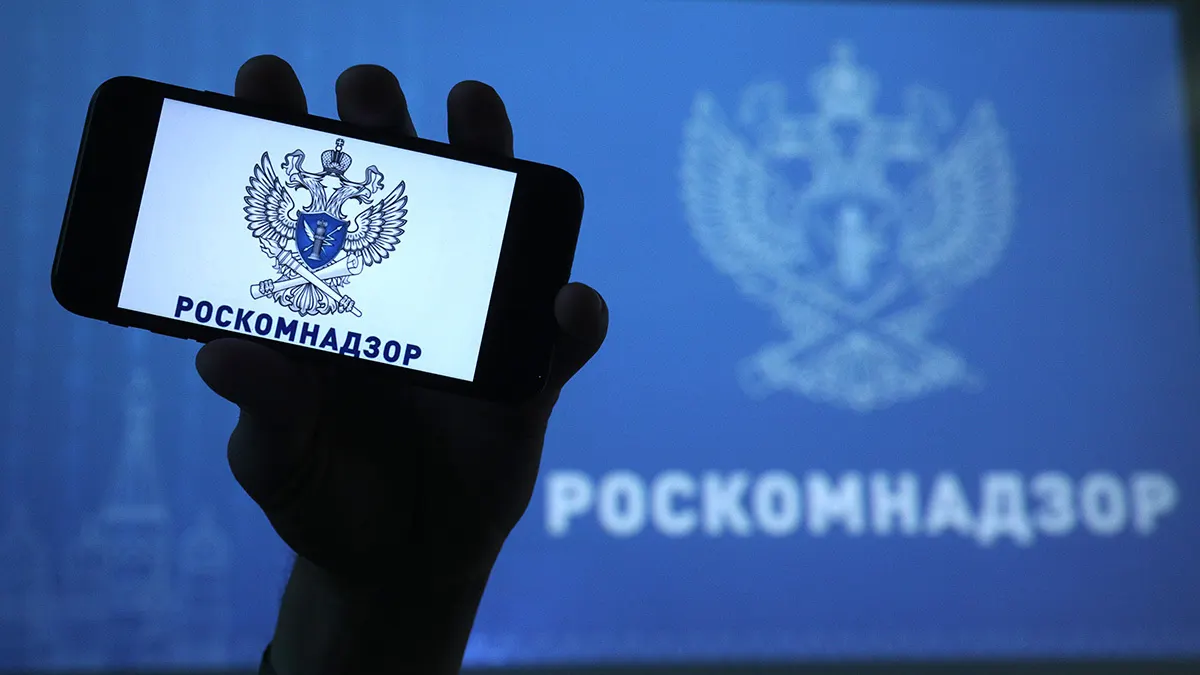 Регулятор сослался на публикации с «пропагандой нетрадиционных сексуальных отношений», конкретные материалы не названы. Редакция называет блокировку надуманной и обещает продолжать работу внутри страны.