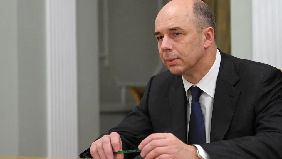 Министерство финансов использует нейросети для подсказок при распределении средств и в аналитике, но окончательные решения будут принимать люди. Одновременно консолидированный дефицит бюджета в 2025 году достиг рекордного уровня — более 8 трлн рублей.