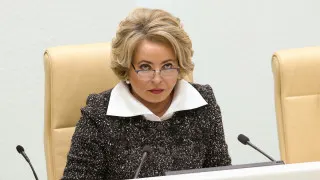 Спикер Совета Федерации Валентина Матвиенко назвала обезлюдение территорий стратегической угрозой и предложила рецепт увеличения рождаемости: россиянам, по её словам, нужно переселяться из мегаполисов в просторные дома по всей стране, заводить большие семьи и участвовать в акции по высадке цветов, на фоне продолжающегося демографического спада и рекордно низкой рождаемости.