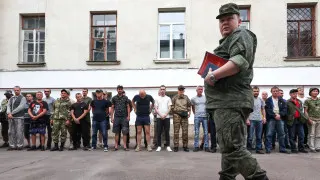 Минобороны подготовило поправки, позволяющие проверять военнослужащих на алкогольное опьянение на месте службы с использованием экспресс‑тестов, без обязательной доставки в медучреждение.