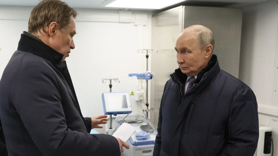 Президент потребовал увеличить охват репродуктивной диспансеризации для оценки здоровья мужчин и женщин на фоне многолетнего снижения рождаемости и демографического кризиса.