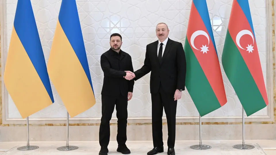 Президенты Азербайджана и Украины на встрече в Габале подтвердили взаимную поддержку территориальной целостности, договорились развивать военно-техническое сотрудничество и обсудили возможность мирных переговоров с участием России и США.