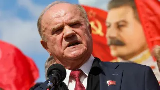 Лидер КПРФ Геннадий Зюганов на заседании Госдумы заявил, что провал экономики может привести Россию к событиям, похожим на 1917 год, и посетовал, что власти не слышат предложения коммунистов, но обратили внимание на видеоролик блогера Виктории Бони к Владимиру Путину.