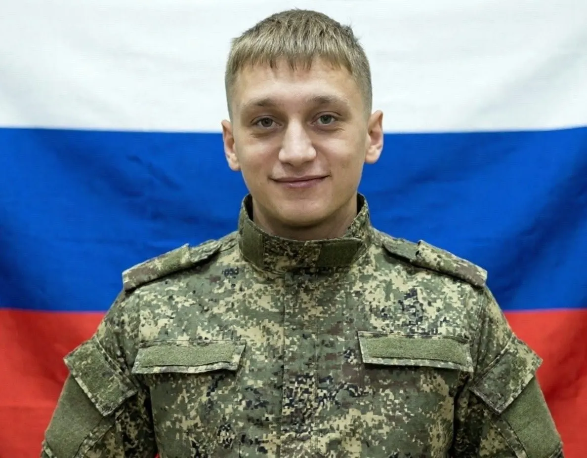 23‑летний студент из Бурятии подписал контракт в январе, прошёл обучение оператором БПЛА и погиб в апреле — первый подтверждённый случай смерти студента, завербованного по новой кампании вербовки.