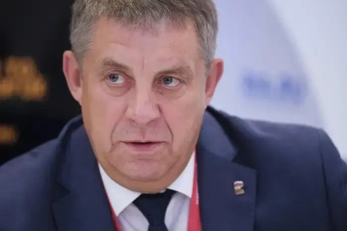 После отставки Александра Богомаза рассматривают как кандидата на вакантный мандат депутата Госдумы. Также обсуждаются кадровые варианты для других ушедших губернаторов на фоне расследований по стройке оборонительных сооружений.