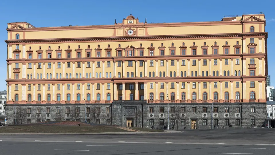 Глава Погранслужбы ФСБ сообщил о возведении инжинирингзаграждений и ограничениях на пунктах пропуска, которые, по его словам, нарушают договоры и создают риск инцидентов на западных границах России.