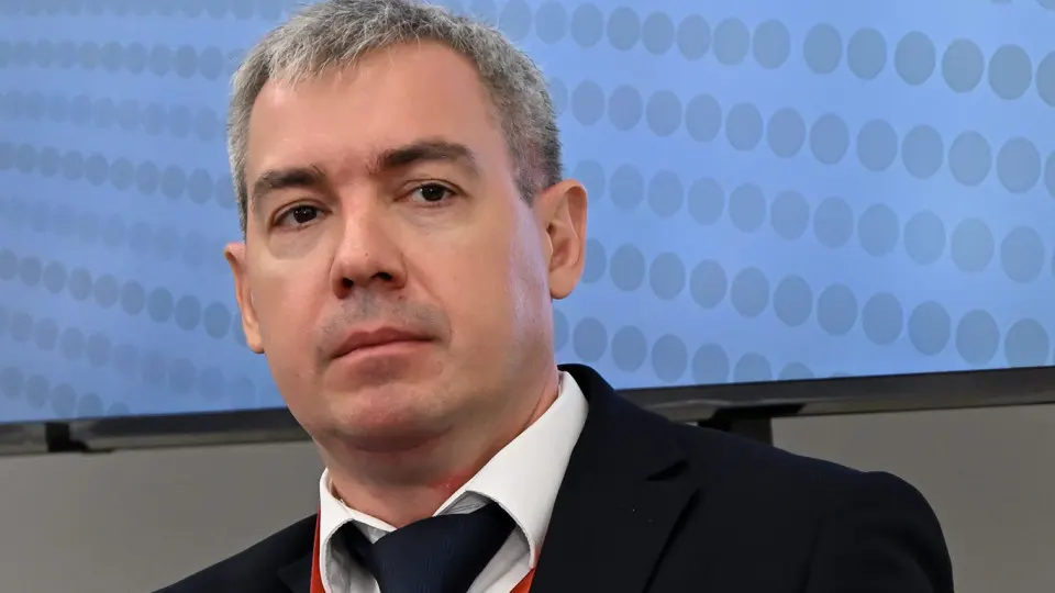 После усиления блокировок и передачи части функций по интернету Второй службе ФСБ в Минцифры готовится отставка двух заместителей министра и реорганизация ведомства с перераспределением функции к ФСБ и ФСТЭК.