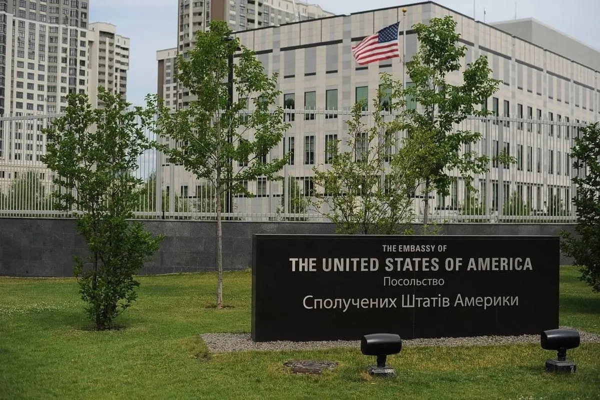 Глава МИД сообщил своему американскому коллеге о планируемых ударах по «объектам, используемым ВСУ», и посоветовал эвакуировать сотрудников посольства. В ведомстве связывают эскалацию с недавним ударом по Старобельску.