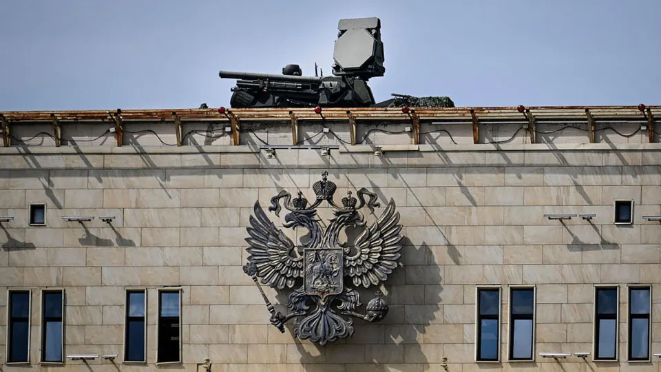 Переброска средств противовоздушной обороны в столицу для охраны парада ослабила защиту других регионов и открыла доступ украинским ударным дронам к энергобазовым и военным объектам на периферии.