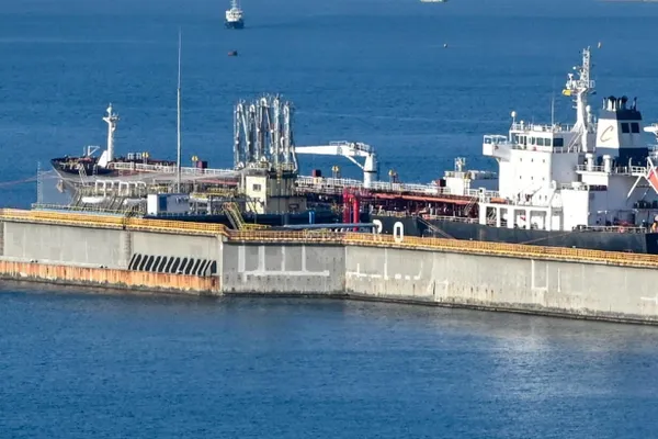 Глава Минфина предложил урезать расходы бюджета на 2,9 трлн руб. в проекте на 2026 год; при неблагоприятном сценарии сокращения расходов к 2028 году могут составить до 7,1 трлн руб.