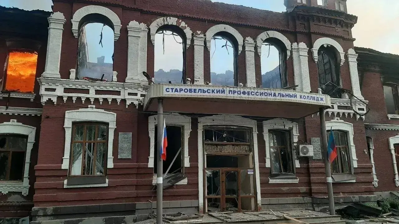 Ночью 22 мая удар по общежитию профессионального колледжа в Старобельске (ЛНР). По официальным данным, подтверждена гибель 6 человек, ещё 15 числятся пропавшими без вести, 39 получили ранения, большинство — подростки.