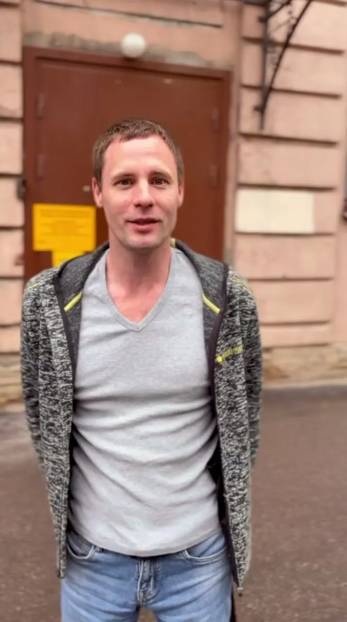 Ленинский суд Санкт‑Петербурга 15 мая вновь вернул полицейским протокол о «экстремистской» символике в отношении юриста Никиты Сорокина. По словам правозащитника, дело должны прекратить 17 мая в связи с истечением сроков привлечения к ответственности.