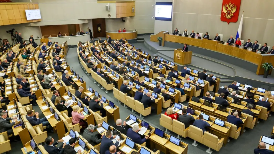 Депутаты одобрили поправку, отменяющую ограничение на стоимость арестуемого имущества для релокантов, осуждённых по политическим статьям. Дела будут рассматриваться заочно, а судебные решения вступят в силу немедленно.