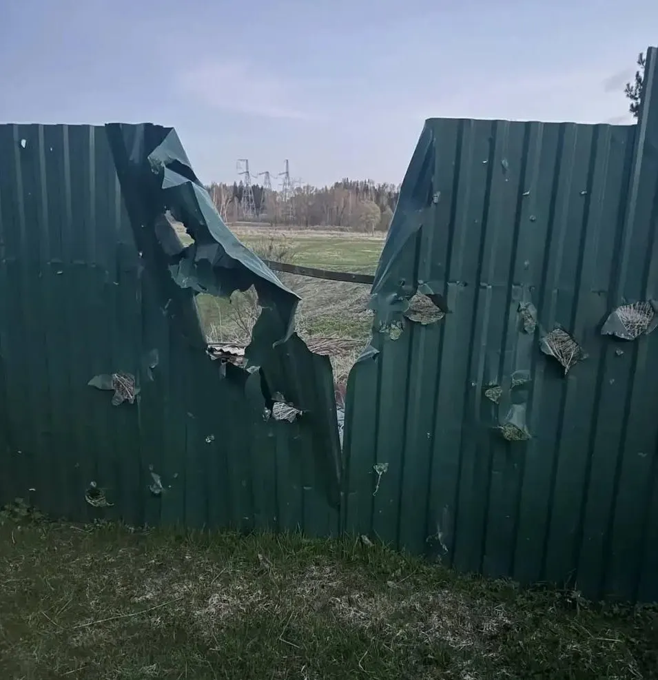 В результате падения частей беспилотников в Московской, Смоленской и Белгородской областях зафиксированы погибший и пострадавшие; Минобороны сообщает об уничтожении 334 украинских БПЛА.