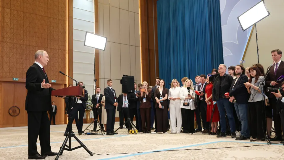 На пресс-конференции по итогам саммита ЕАЭС президент заявил, что Россия сможет «сровнять с землей» тех, кто посягнёт на её военные объекты, и связал стремления Армении к евроинтеграции с риском повтора украинского кризиса.