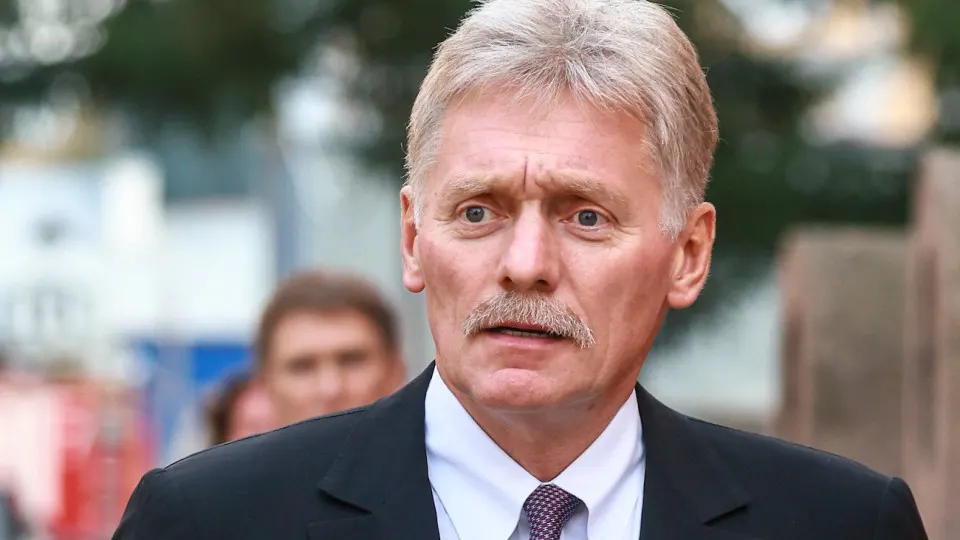 Пресс‑секретарь президента Дмитрий Песков заявил, что меры помощи компаниям, теряющим выручку из‑за интернет‑блэкаутов, сейчас не стоят на повестке. Между тем бизнес несёт большие убытки, а объём господдержки малого и среднего бизнеса сокращается.