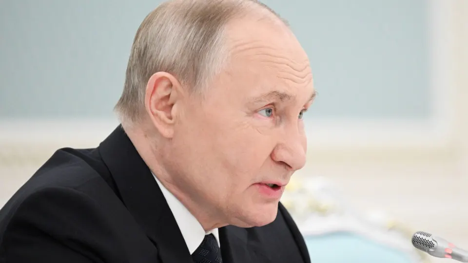 Власти ставят задачу увеличить число иностранных студентов до 500 тысяч к 2030 году. Одновременно фиксируется рост кампаний по вербовке иностранцев и студентов в вооружённые силы, в том числе в войска беспилотных систем.