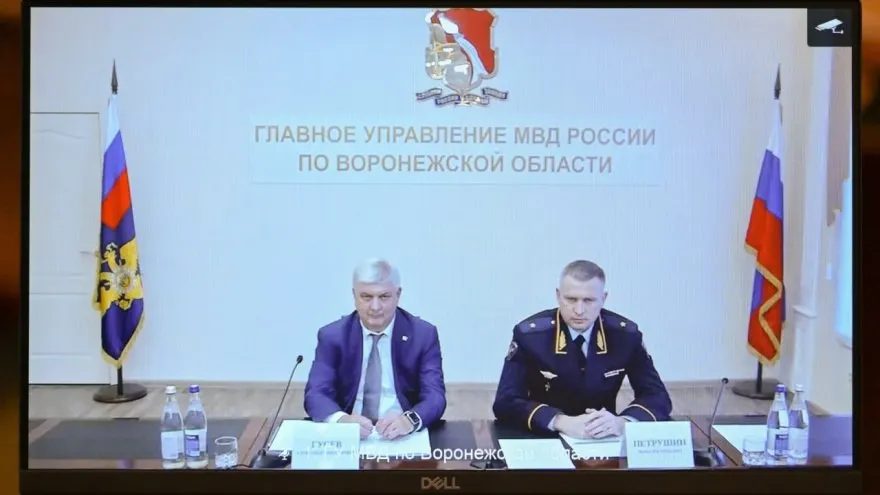 8 июня министр внутренних дел представил личному составу нового начальника ГУ МВД по Воронежской области — генерал-майора Максима Петрушина. Ранее он руководил УМВД Ульяновской области и служит в органах с 1997 года.