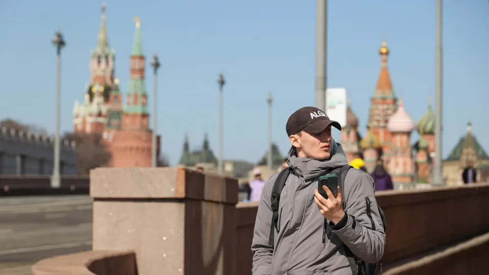 Планируется реестр идентификаторов мобильных устройств, который позволит блокировать украденные, потерянные и нелегально ввезённые телефоны; операторы будут обязаны передавать данные и отключать SIM‑карты.