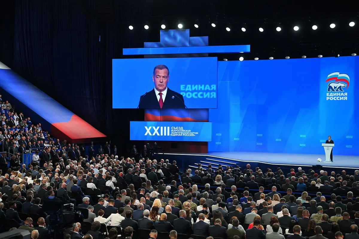 На предвыборном съезде в Москве лидер партии назвал пятёрку кандидатов, с которыми партия идёт на выборы. В списке — Лавров, Собянин, Поддубный, Львова‑Белова и Головин.