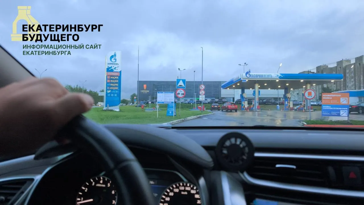 Средние цены на АИ‑92, АИ‑95 и дизель в регионе выросли, жители отмечают исчезновение марок топлива и очереди на АЗС. Производство бензина в стране сократилось, власти обещают меры по стабилизации рынка.