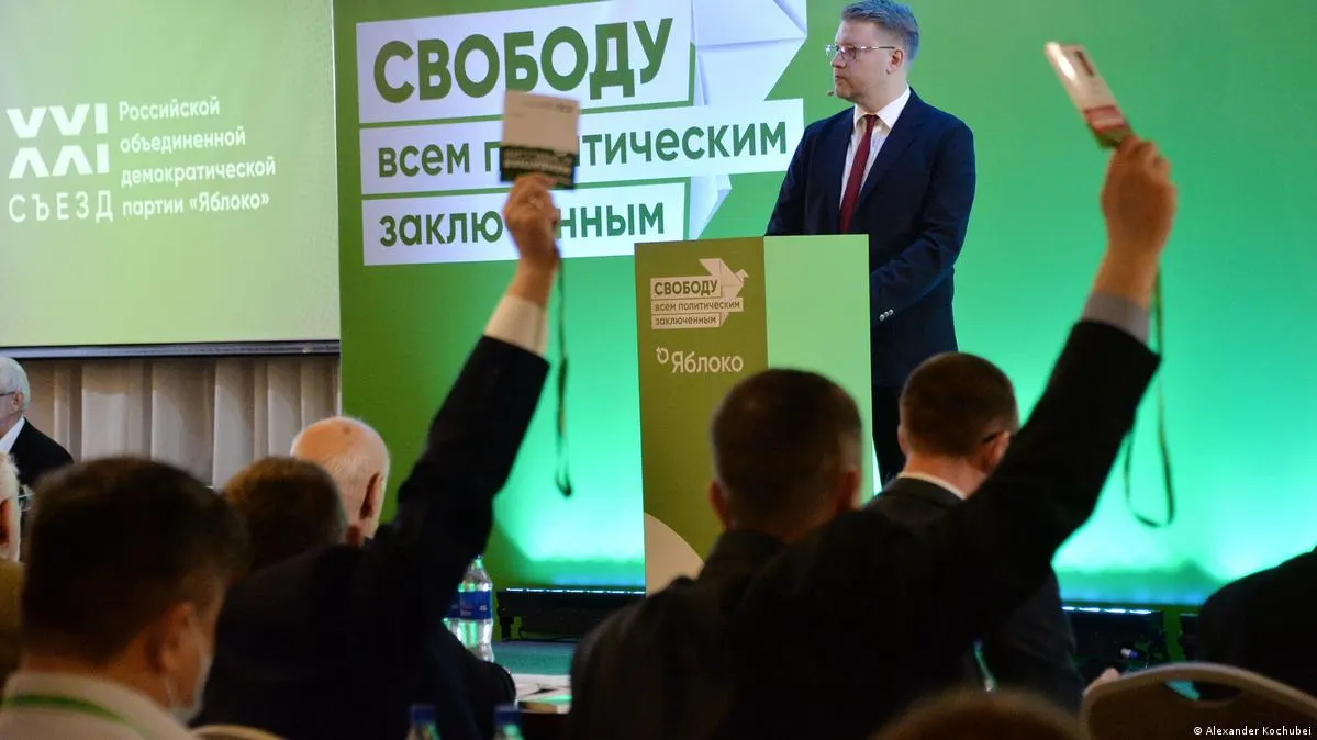 Руководство партии заявляет о большом кадровом резерве, который позволит компенсировать возможные снятия кандидатов; ряд региональных лидеров уже фактически отстранён от участия в выборах.