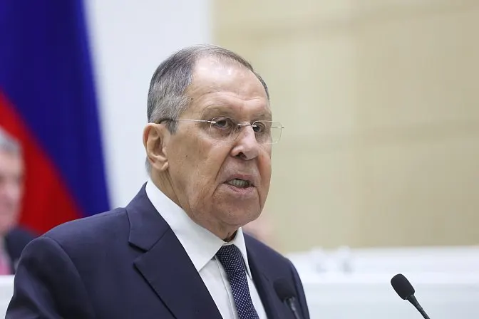 Глава МИД РФ заявил, что нормы Евразийского союза и Евросоюза несовместимы, поэтому Еревану придётся быстро выбрать вектор — от этого зависят тарифная и фитосанитарная политики. Ранее в Москву вызывали посла Армении, а на часть армянской продукции введены ограничения.