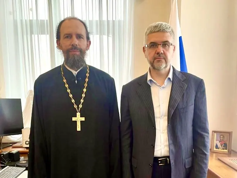 Заместитель министра юстиции заявил на Петербургском международном юридическом форуме, что сожительство без официальной регистрации брака представляет угрозу безопасности страны; ведомство ведёт мониторинг и готовит возможные поправки в Семейный кодекс.