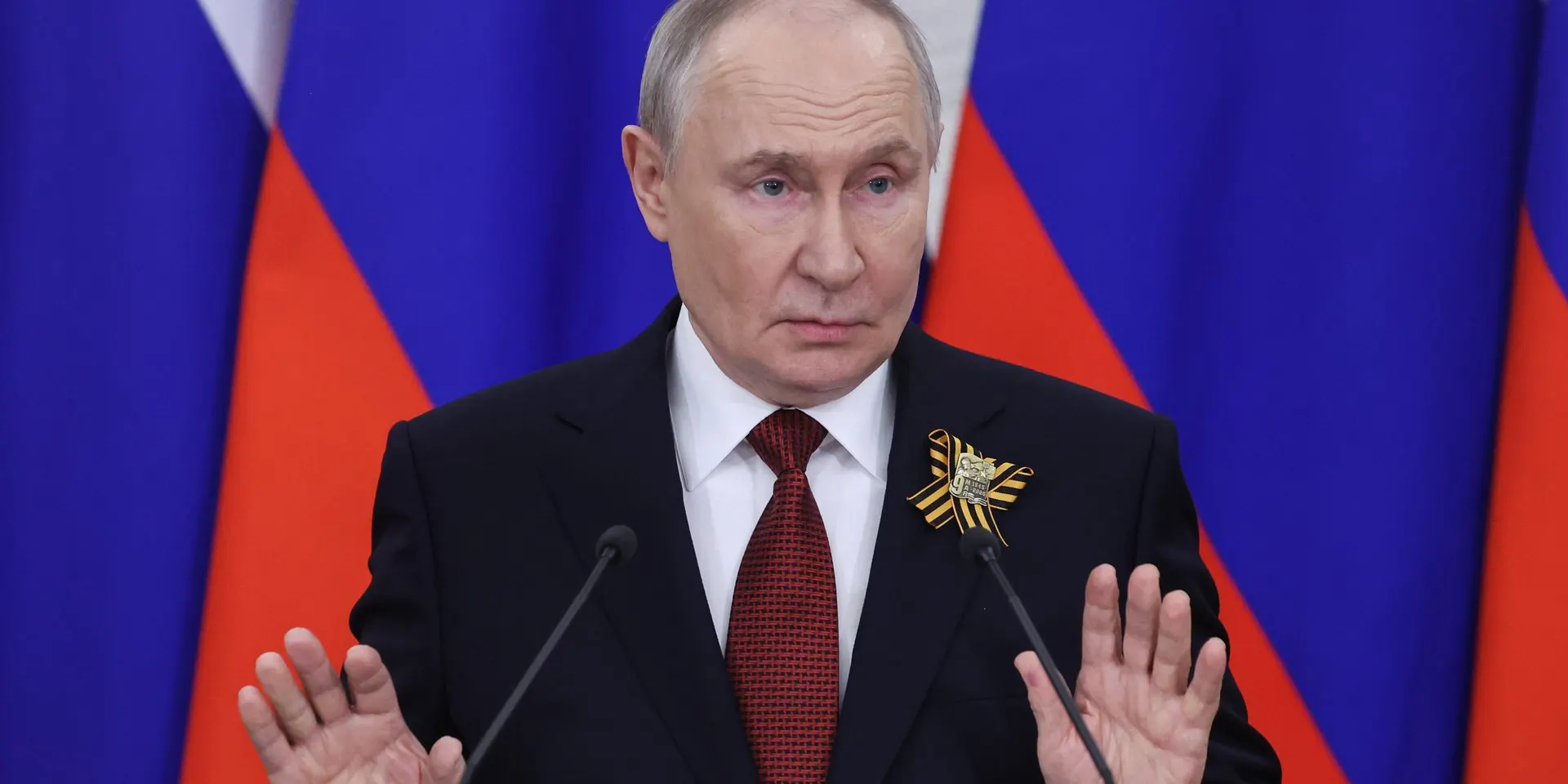 Чиновники финансовых ведомств заявляют, что при нынешнем уровне военных трат дефицит бюджета может резко вырасти; предложены сокращения невоенных расходов для компенсации роста оборонных затрат.