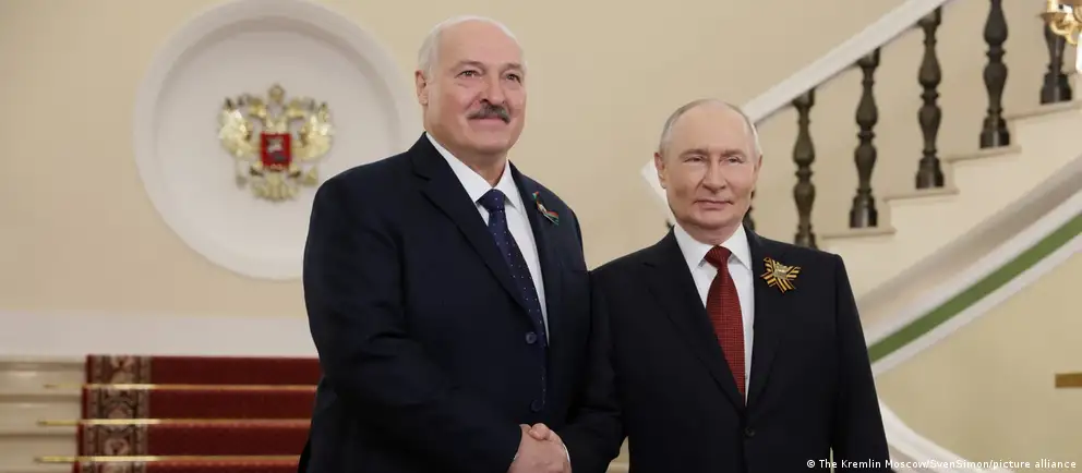 Президенты России и Беларуси встретились в валдайской резиденции без официальных заявлений для прессы. Визит не анонсировался; обсуждались вопросы Союзного государства, экономического сотрудничества и региональной безопасности на фоне жестких требований Москвы и угрозы сокращения поддержки.
