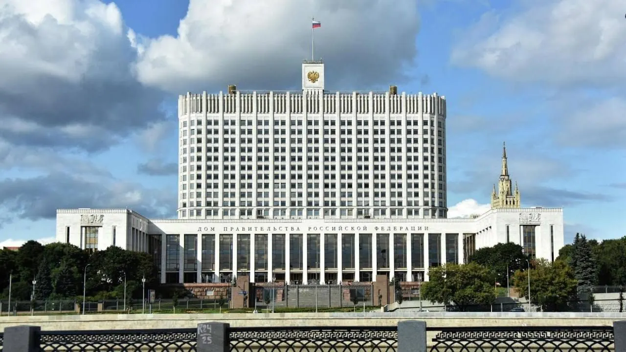 В Госдуму внесён проект о частичной или полной компенсации утильсбора для семей с тремя и более детьми, но правительство считает инициативу неподготовленной с точки зрения финансирования.
