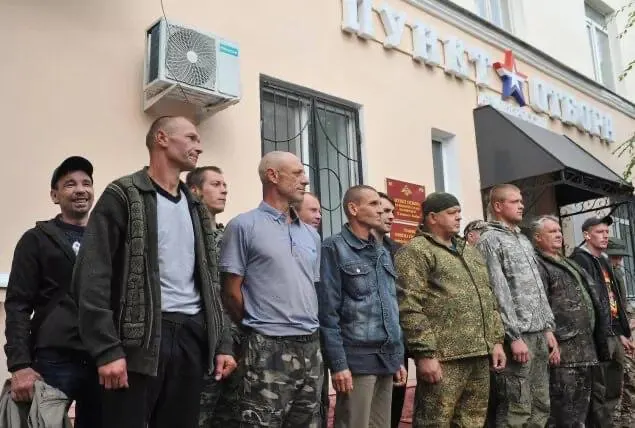 Депутаты могут официально инициировать новую волну призыва на первом заседании после сентябрьских выборов. Одновременно отмечают сигналы подготовки и наличие законов и технических инструментов, облегчающих проведение мобилизации.