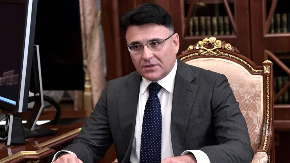 Руководство медиахолдинга выступило за систему отбора иностранных картин и квоты, которые должны освободить экраны для отечественного кино. Ранее похожие инициативы предлагали ввести входные сборы и перечислять часть сборов на поддержку национального кинематографа. После 2022 года значительная часть зарубежных релизов демонстрируется в теневом прокате.