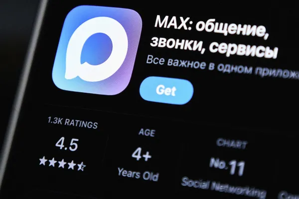 Минцифры назвало удаление приложений политически мотивированным и обратилось в ФАС. Пользователи iOS потеряют пуш‑уведомления и возможность обновлять приложения; официальной причины удаления пока нет.