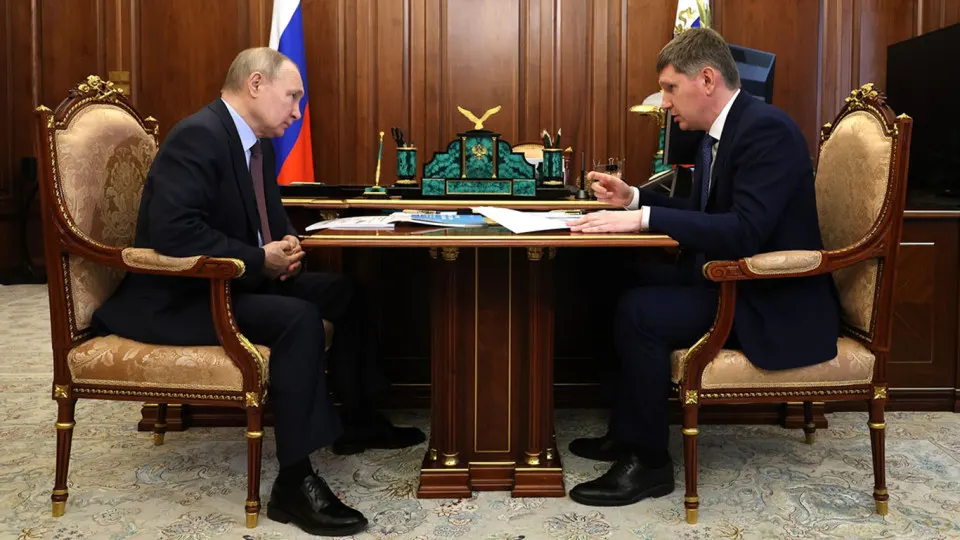 Президент потребовал роста инвестиций как ключевого показателя работы властей. Экономические органы и эксперты называют многочисленные препятствия: высокая ставка, бюджетная экономия, отток технологий, национализация активов и низкая готовность бизнеса вкладывать.