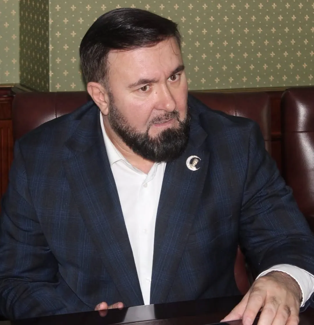В распоряжении президента от 26 июня указано о поощрении Мансура Солтаева грамотой за «укрепление законности»; ранее омбудсмен фигурировал в нескольких скандалах и публично обвинял правозащитников.
