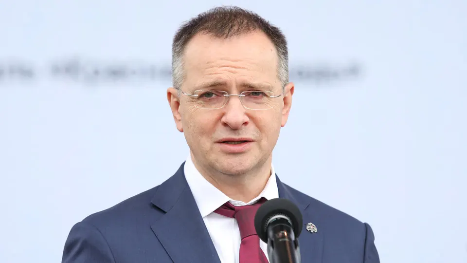 Помощник президента заявил о необходимости ужесточить контроль за расходованием господдержки кино и вернуть практики цензуры, чтобы не допускать «барахло». Он предлагает проверять проекты на всех этапах и не принимать на государственные деньги низкокачественные фильмы; одновременно обсуждаются инструменты оценки исторического контента.
