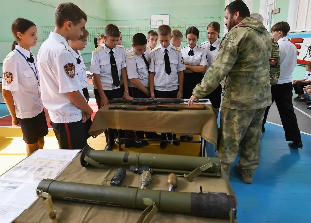 Российское военно-историческое общество предложило привлечь учащихся к записи рассказов участников СВО и волонтёров; по заявлению общества, идею уже одобрило Минобрнауки.