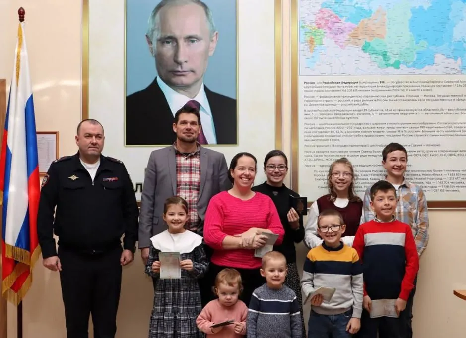 В 2025 году 1112 иностранцев оформили специальную визу для переезда в Россию как лица, разделяющие традиционные духовно‑нравственные ценности; лидируют Германия, Франция и США.