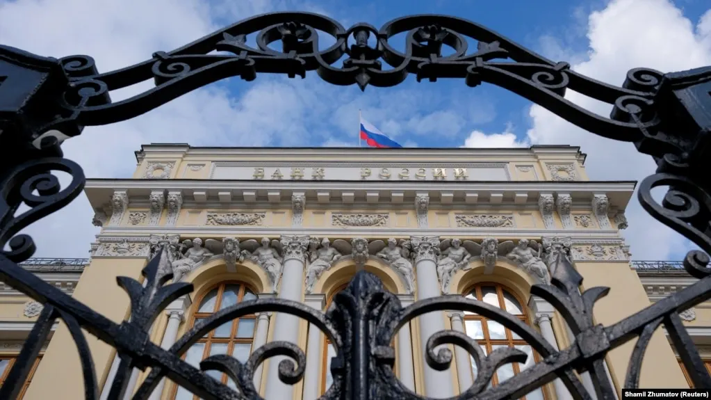 Банк России снизил среднесрочный прогноз: в 2026 году ВВП может вырасти на 0–1% вместо 0,5–1,5%, инфляция ожидается на уровне 6–7%. Пересмотрены оценки бюджета, нефти и внешней торговли.