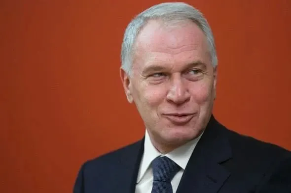 Президент присвоил бизнесмену орден за вклад в социальные проекты, сохранение культурно-исторического наследия и благотворительность; Forbes оценивает его состояние примерно в $2 млрд.