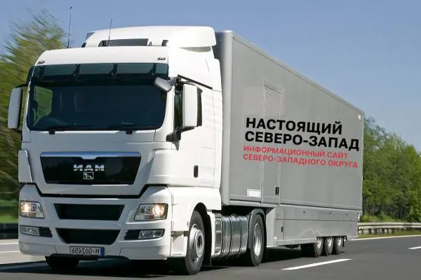 На направлении Великий Новгород — Санкт‑Петербург цены на грузоперевозки поднялись более чем в 1,5 раза. По России в целом тарифы выросли на 17,5% с конца мая и на 28,8% к прошлому году; эксперты называют основной причиной топливный кризис.