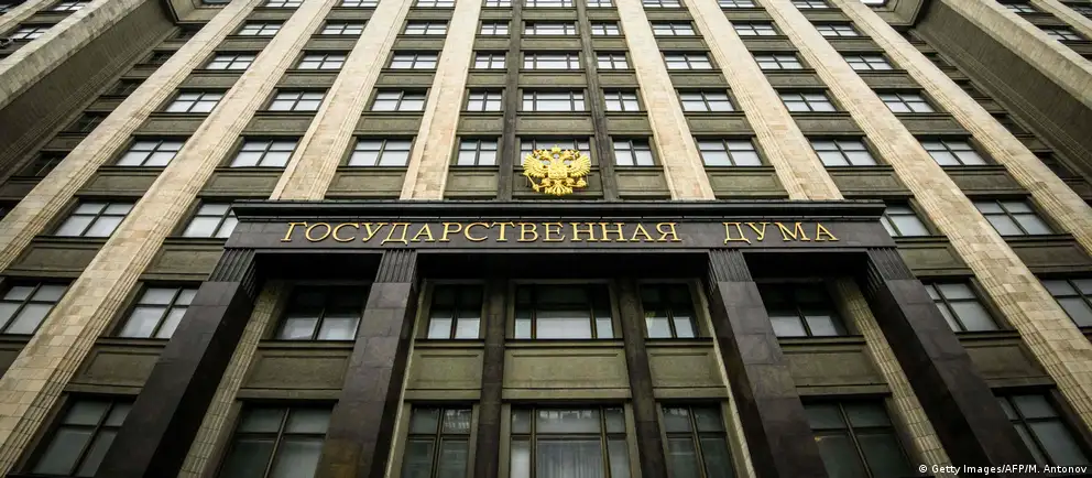 Новый пакет поправок в Налоговый кодекс расширяет критерии биржевых продаж, вводит выплаты демпфера для средних дистиллятов и механизм компенсаций при импорте дизеля. Власти рассчитывают на быстрое повышение поставок и смягчение ценовых колебаний.