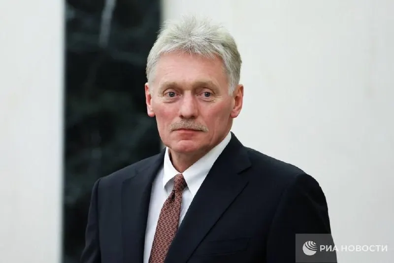 Пресс‑секретарь Кремля заявил, что при нынешней позиции Киева прекращение боевых действий невозможно; по его словам, Путин подробно ответил Токаеву и обозначил условия остановки, которые зависят от достижения российских целей.