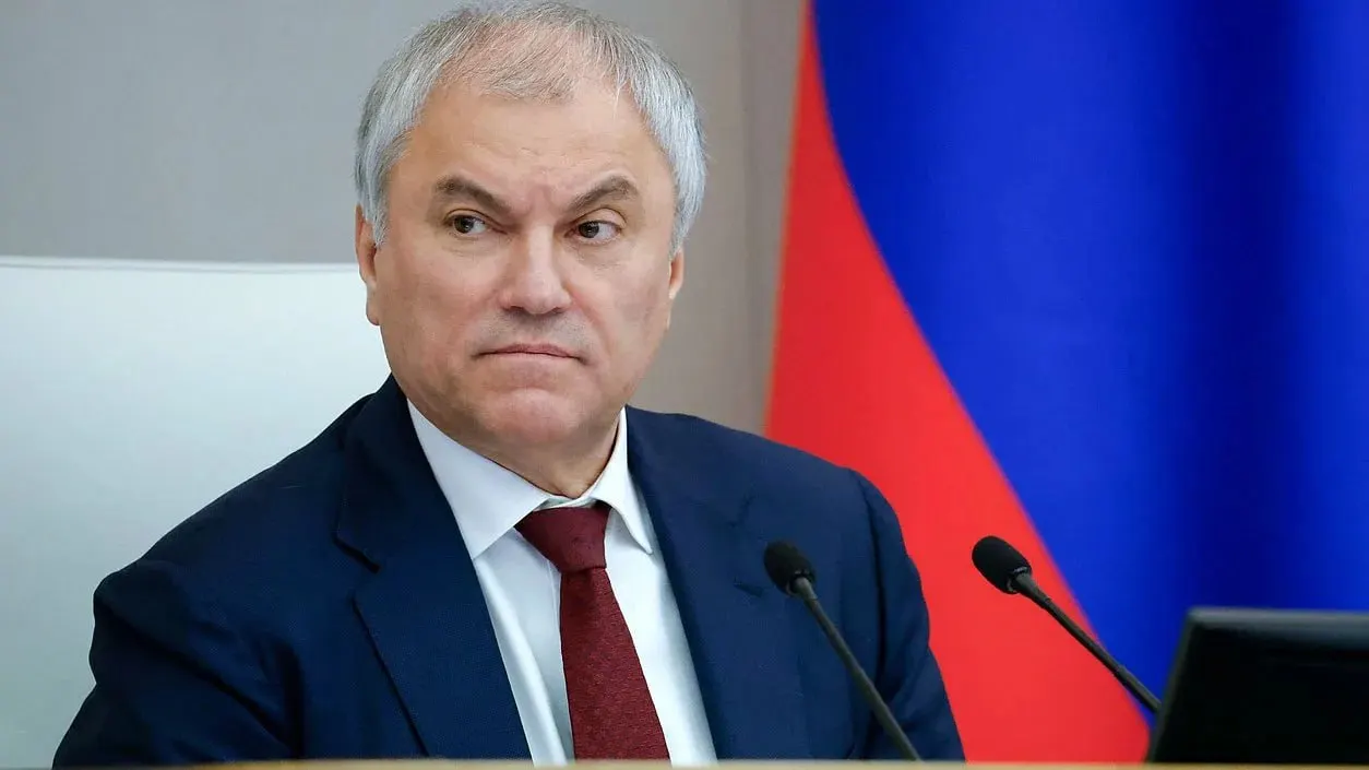 Спикер отметил, что парламент работает по обращениям россиян и принимает законы в ответ на запросы граждан, а критика о том, что депутаты занимаются лишь запретами, необоснованна.