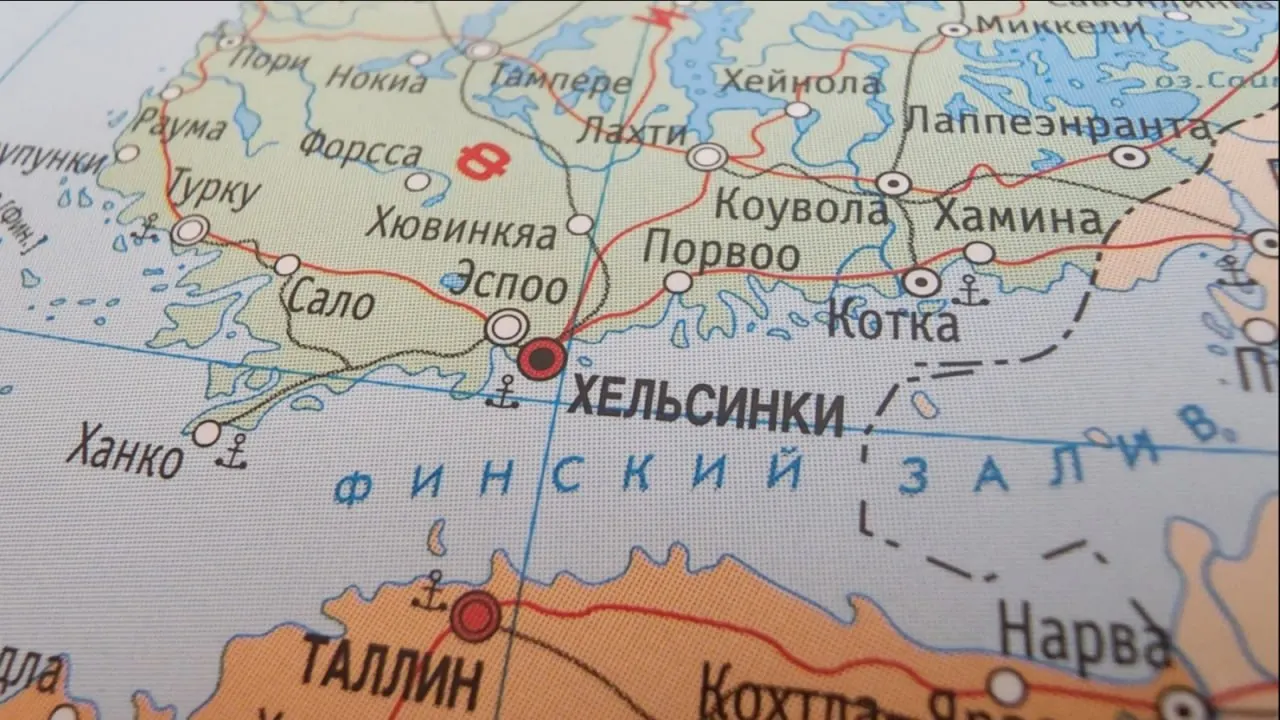 С 1 июля Россия увеличила железнодорожные пошлины в восемь раз; поставки удобрений из РФ становятся убыточными и могут прекратиться в ближайшие недели, что осложнит ситуацию для финского сельского хозяйства.