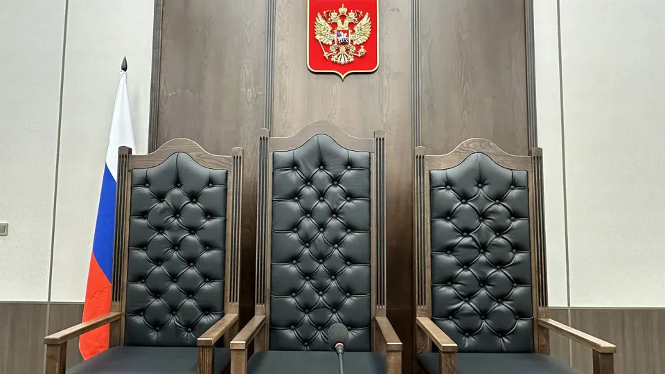 Проект, подготовленный Верховным судом, предлагает смягчить требования к образованию для ряда сотрудников аппарата судов, чтобы сократить кадровый дефицит.