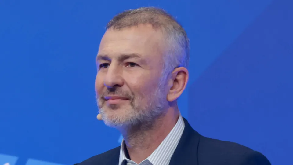 Миллиардер Андрей Мельниченко сохранил контроль над энергетической компанией СИБЭКО после перечисления 32 млрд рублей в образовательный центр «Сириус». Ранее Генпрокуратура требовала обратить компанию в доход государства, но затем стороны согласовали мировое соглашение.