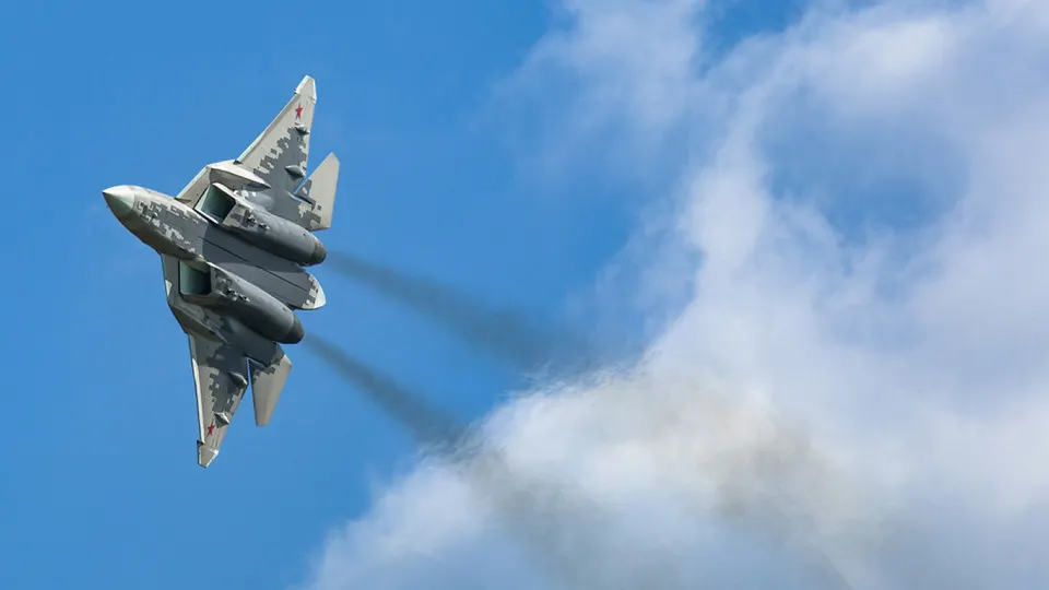 Министерство потребовало оплатить неустойку по госконтракту «Дисплей‑И7»: разработка газоразрядных видеомодулей просрочена более чем на шесть лет. Одновременно программа импортозамещения электроники столкнулась с серьёзным дефицитом финансирования.