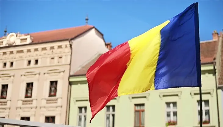 Бухарест объявил дипломата персоной нон грата после того, как 24–26 июля румынские военные сбили три беспилотника; МИД предъявил дипломату обломки одного из дронов и отозвал своего посла в Москве для консультаций.